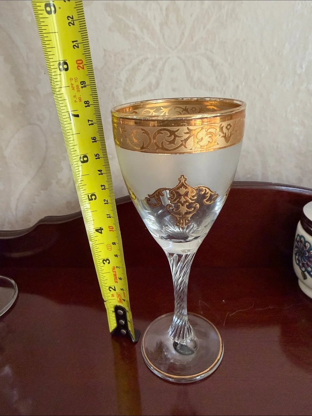 Murano  Gold-Trimmed Frosted Wine Glass - Decorative Home Dining Glassware